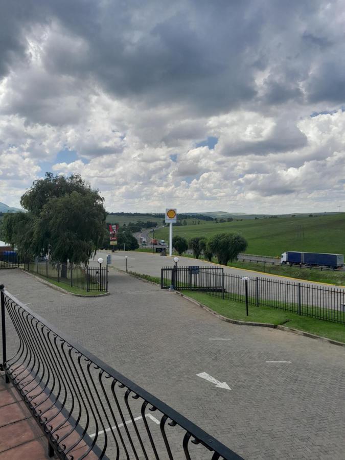 Protea Hotel By Marriott Harrismith Montrose Екстериор снимка