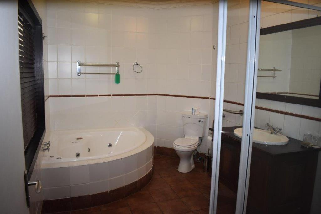 Protea Hotel By Marriott Harrismith Montrose Екстериор снимка