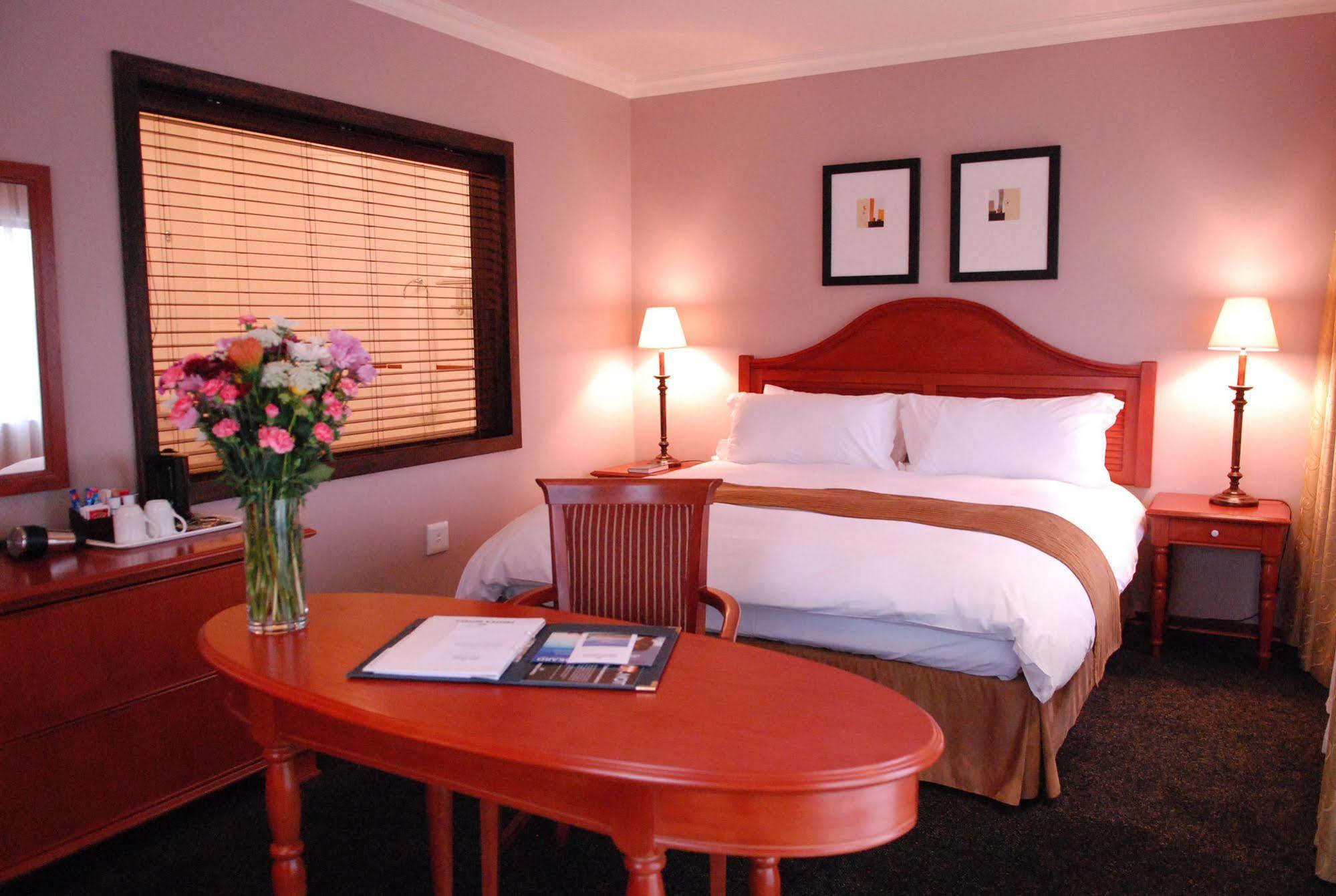 Protea Hotel By Marriott Harrismith Montrose Екстериор снимка