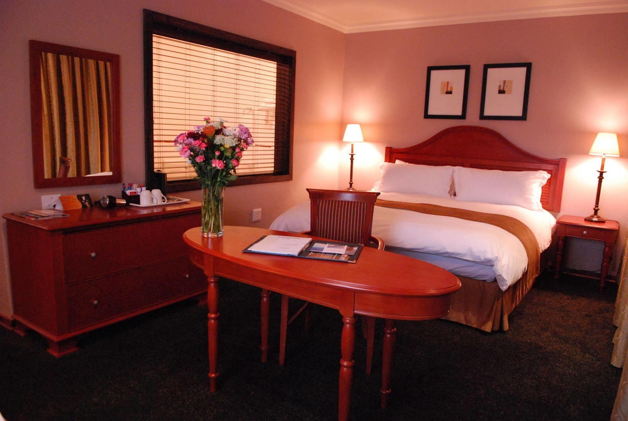 Protea Hotel By Marriott Harrismith Montrose Екстериор снимка