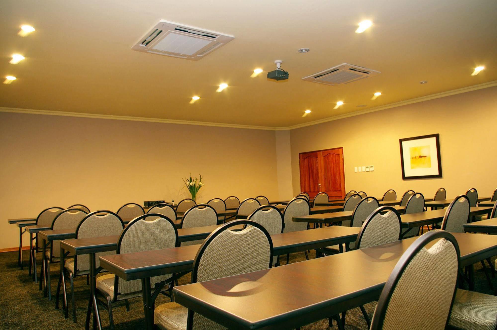 Protea Hotel By Marriott Harrismith Montrose Екстериор снимка