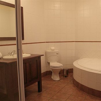 Protea Hotel By Marriott Harrismith Montrose Екстериор снимка